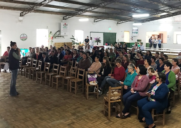 Leia mais sobre o artigo Famílias discutem as condições de vida do meio rural
