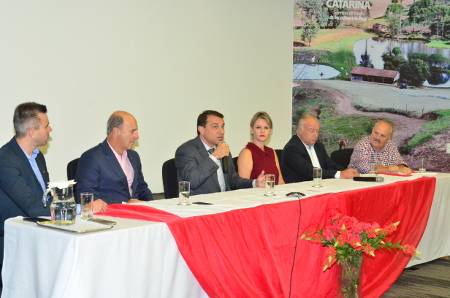 Leia mais sobre o artigo Governador participa da cerimônia de posse da nova diretoria da Epagri