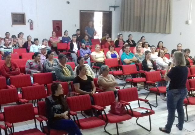 Leia mais sobre o artigo Mondaí capacita famílias rurais em Boas Práticas de Fabricação