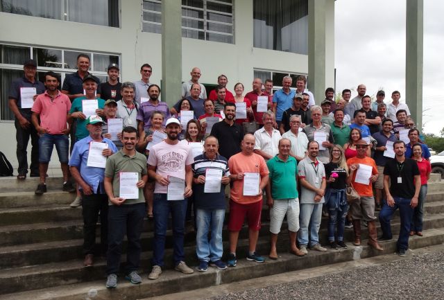Read more about the article Pecuaristas são capacitados em bovinocultura de corte em Tubarão