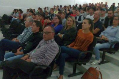 Leia mais sobre o artigo Seminário em Bom Retiro orienta pecuaristas sobre brucelose e tuberculose