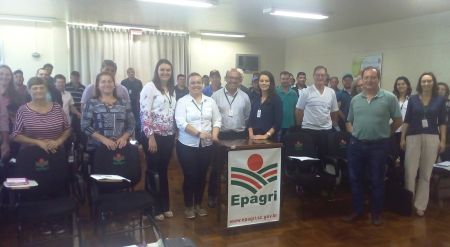 Leia mais sobre o artigo Agricultores discutem gestão de cooperativas em Concórdia