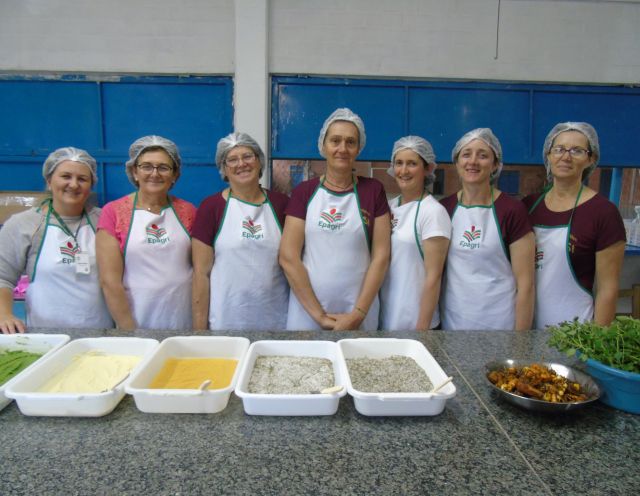 Leia mais sobre o artigo Mulheres de Modelo aprendem a fazer sais temperados