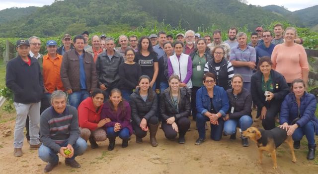 Leia mais sobre o artigo Agricultores de Curitibanos visitam a Capital Catarinense da Hortaliça