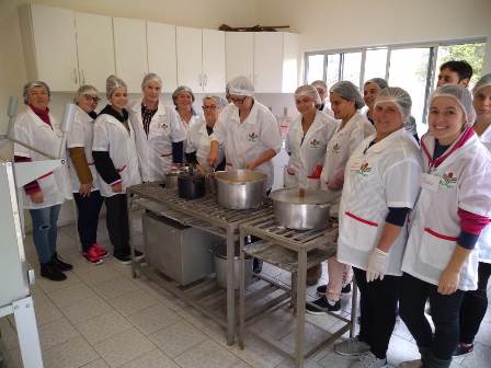 Agricultoras do Alto Vale fazem curso de processamento de peixe