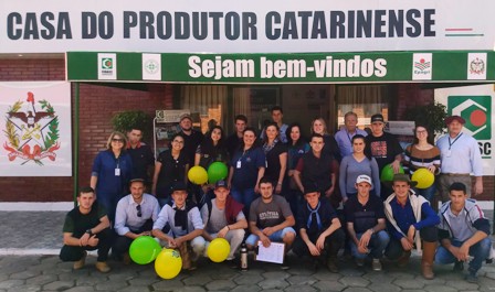 Leia mais sobre o artigo Jovens da Serra Catarinense conhecem a diversidade do agronegócio na Expointer