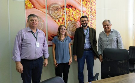 Leia mais sobre o artigo Economista do Departamento de Agricultura dos EUA conhece o mercado de carnes de SC