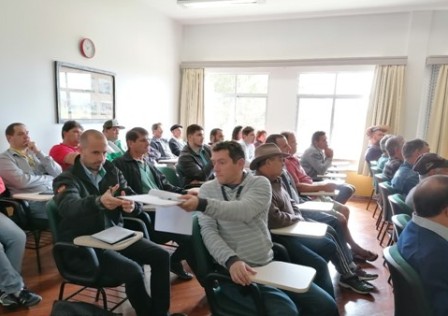Leia mais sobre o artigo Mudanças nas políticas públicas para o campo são informadas aos agricultores de Itajaí