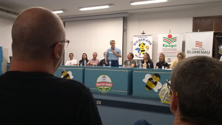 Read more about the article Seminário de apicultura e meliponicultura reúne 117 pessoas em Blumenau