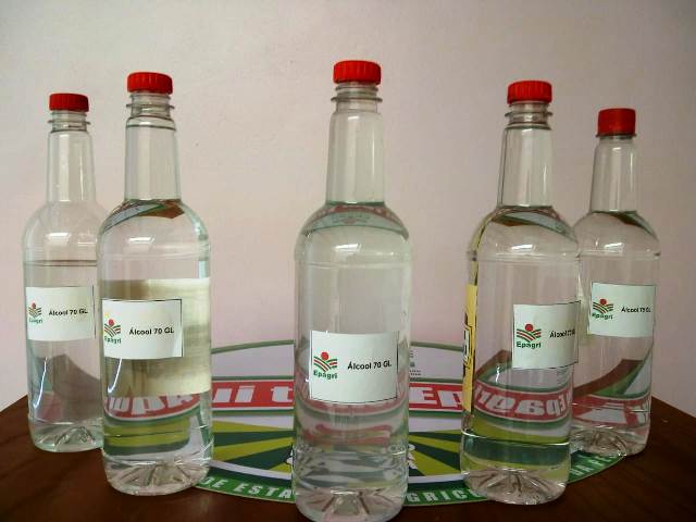 Leia mais sobre o artigo Coronavírus em SC: Produtores de São Miguel do Oeste transformam cachaça em álcool 70°