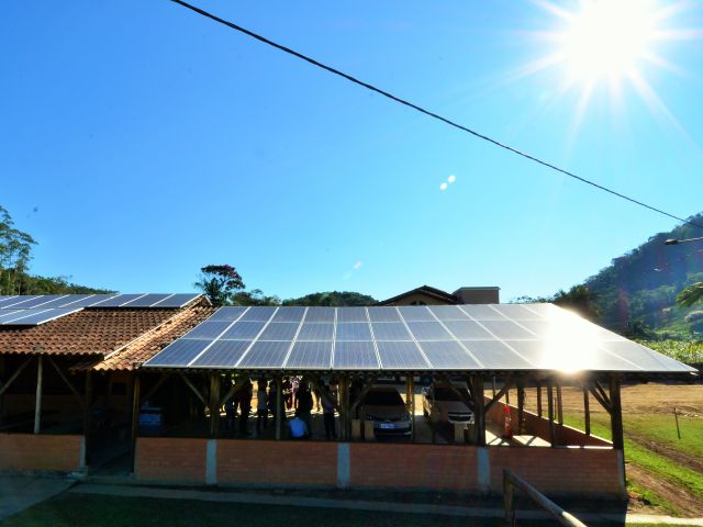 Leia mais sobre o artigo Geração de energia solar: Epagri elabora projetos de crédito para famílias rurais em SC