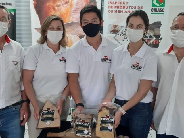 Leia mais sobre o artigo Governo de Santa Catarina entrega Selo Arte para Frescal de São Joaquim