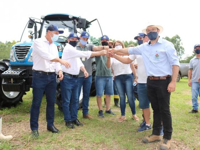 Leia mais sobre o artigo Centro de Treinamento da Epagri em Araranguá recebe maquinário para apoiar pesquisas com arroz