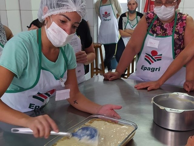 Leia mais sobre o artigo Epagri capacita manipuladores de alimentos em escolas do Extremo Oeste Catarinense