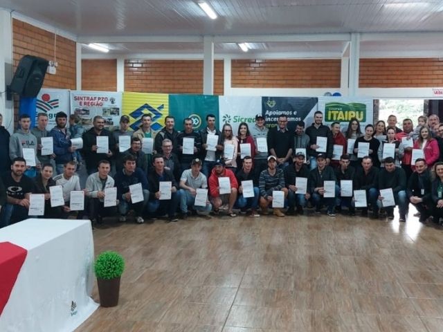 Leia mais sobre o artigo Jovens rurais do Oeste Catarinense concluem curso de bovinocultura de leite