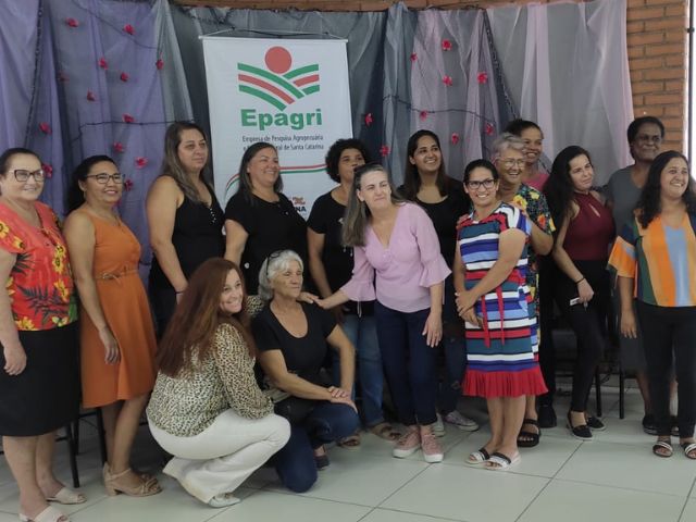 Leia mais sobre o artigo Centro de Treinamento da Epagri em Joinville capacita pescadoras no curso Flor-e-ser