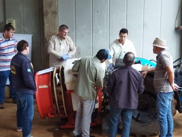 Leia mais sobre o artigo Oficinas orientam sobre tecnologia de aplicação de agrotóxicos e uso correto de EPIs