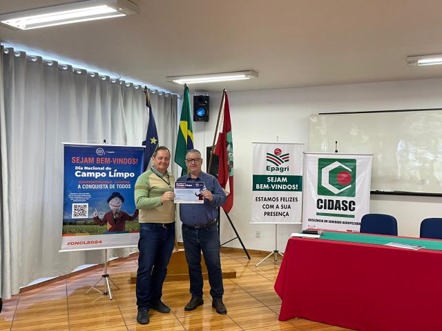 Leia mais sobre o artigo Dia Nacional do Campo Limpo: Governo de SC recebe reconhecimento do InpEV pelas práticas sustentáveis